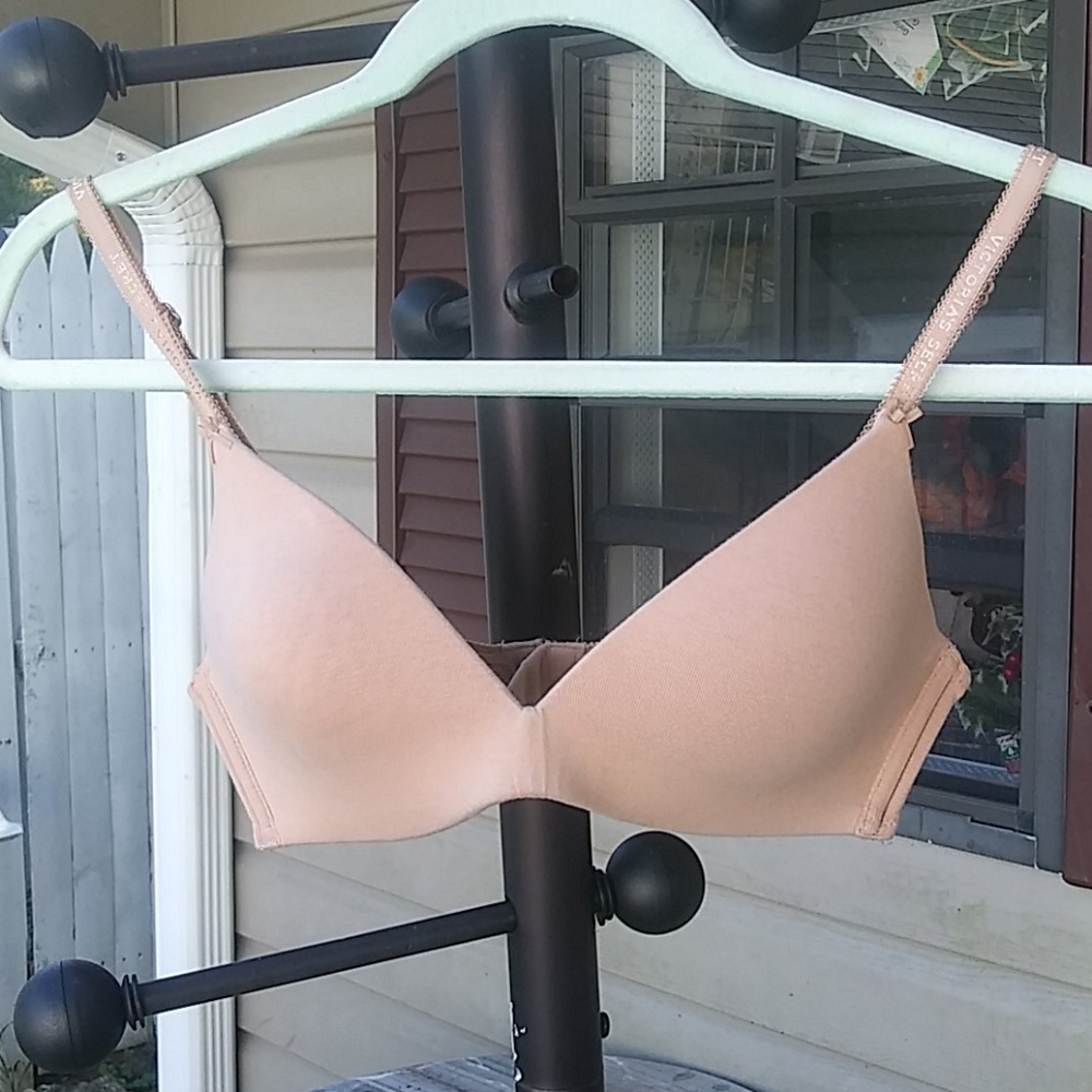 VS Lined No Wire Nude 32C Bra EUC